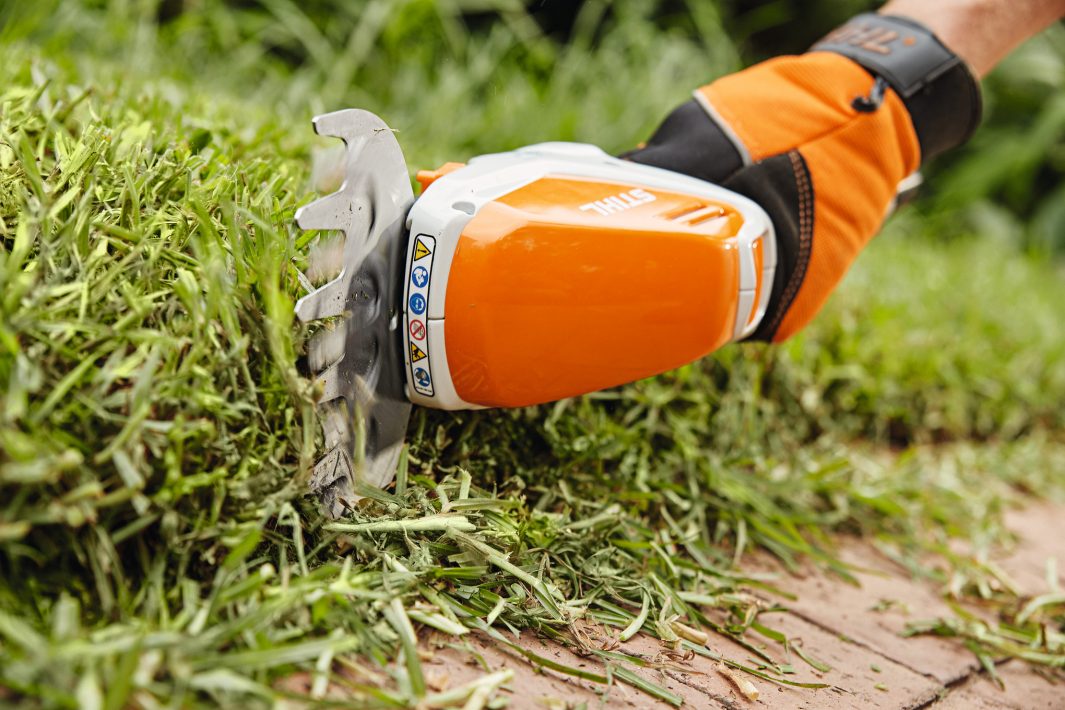 STIHL HSA 26 AKKUS SÖVÉNYNYÍRÓ (AKKU ÉS TÖLTŐ NÉLKÜL)
