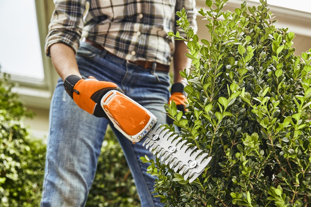 STIHL HSA 26 AKKUS SÖVÉNYNYÍRÓ (AKKU ÉS TÖLTŐ NÉLKÜL)