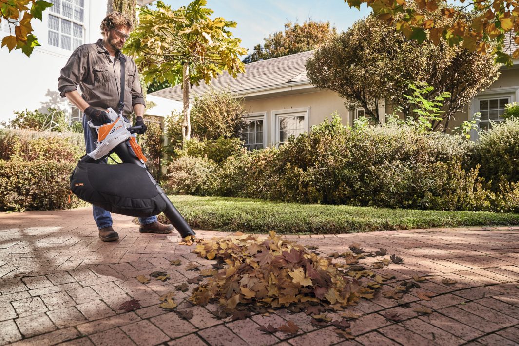 STIHL SHA 56 AKKUS LOMBSZÍVÓ, SZECSKÁZÓ ÉS FÚVÓGÉP AK (AKKU ÉS TÖLTŐ NÉLKÜL)