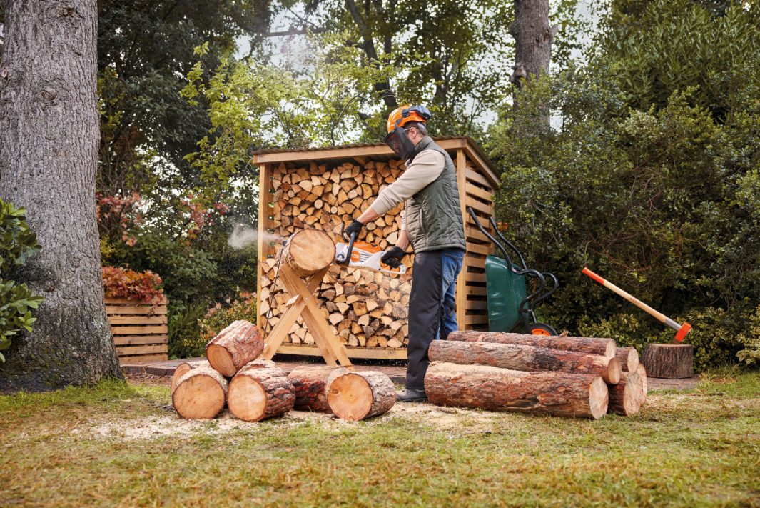 STIHL MSA 80 C-B AKKUS LÁNCFŰRÉSZ (AK30 AKKUVAL ÉS AL 101 TÖLTŐVEL)