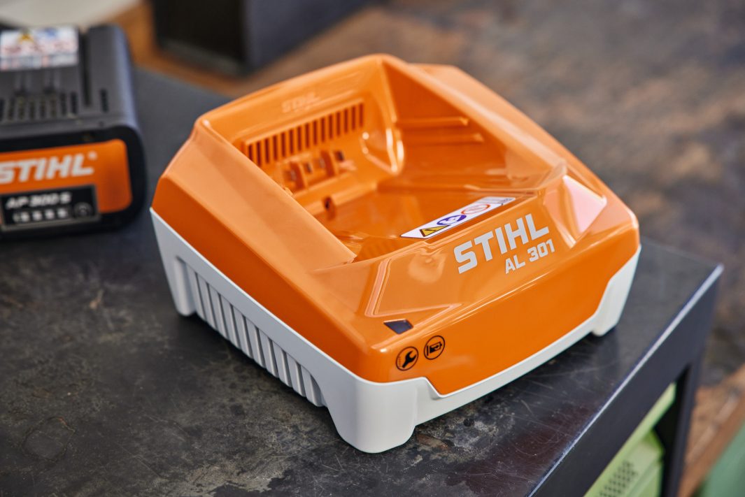 STIHL AL 301 TÖLTŐKÉSZÜLÉK
