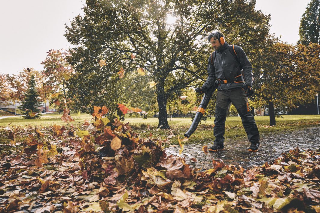 STIHL BGA 300 AKKUS FÚVÓGÉP AP (AKKU ÉS TÖLTŐ NÉLKÜL)