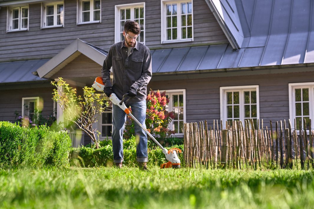 STIHL FSA 50 AKKUS SZEGÉLYNYÍRÓ (AKKU ÉS TÖLTŐ NÉLKÜL) AK SYSTEM