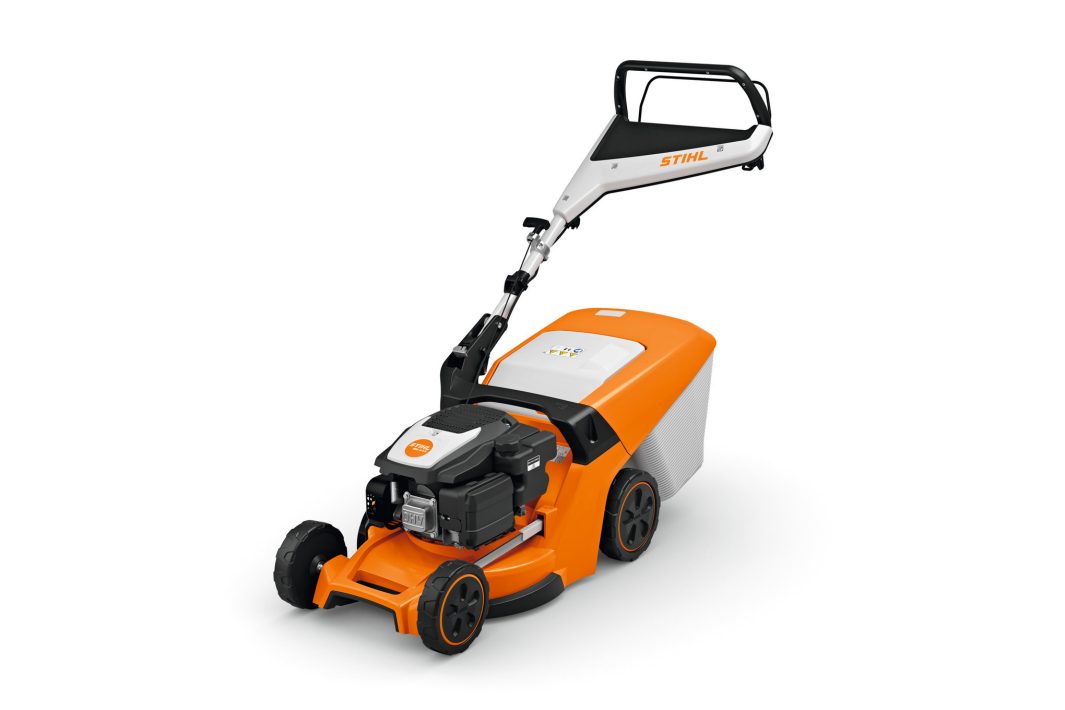 STIHL RM 443 (EU2) Kompakt benzinmotoros fűnyíró gép 41 cm-es munkaszélességgel