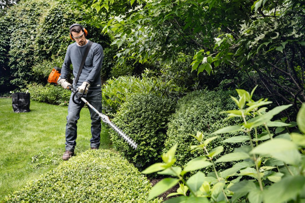 STIHL KM 131 R Rendkívül erős 4-MIX motoros kombigép, körfogantyúval
