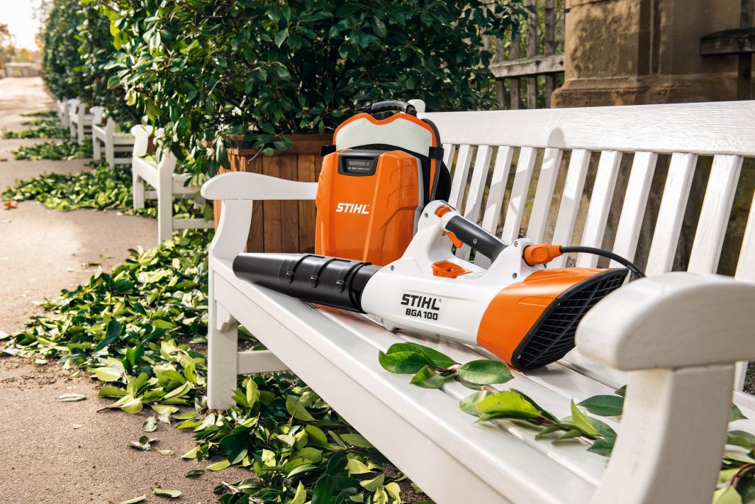 STIHL BGA 100 AKKUS FÚVÓGÉP AP (AKKU ÉS TÖLTŐ NÉLKÜL)