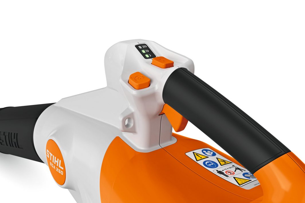 STIHL BGA 250 AKKUS FÚVÓGÉP AP (AKKU ÉS TÖLTŐ NÉLKÜL)