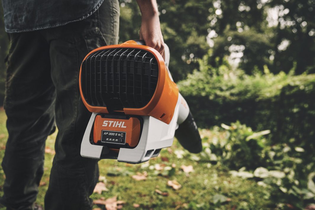 STIHL BGA 250 AKKUS FÚVÓGÉP AP (AKKU ÉS TÖLTŐ NÉLKÜL)