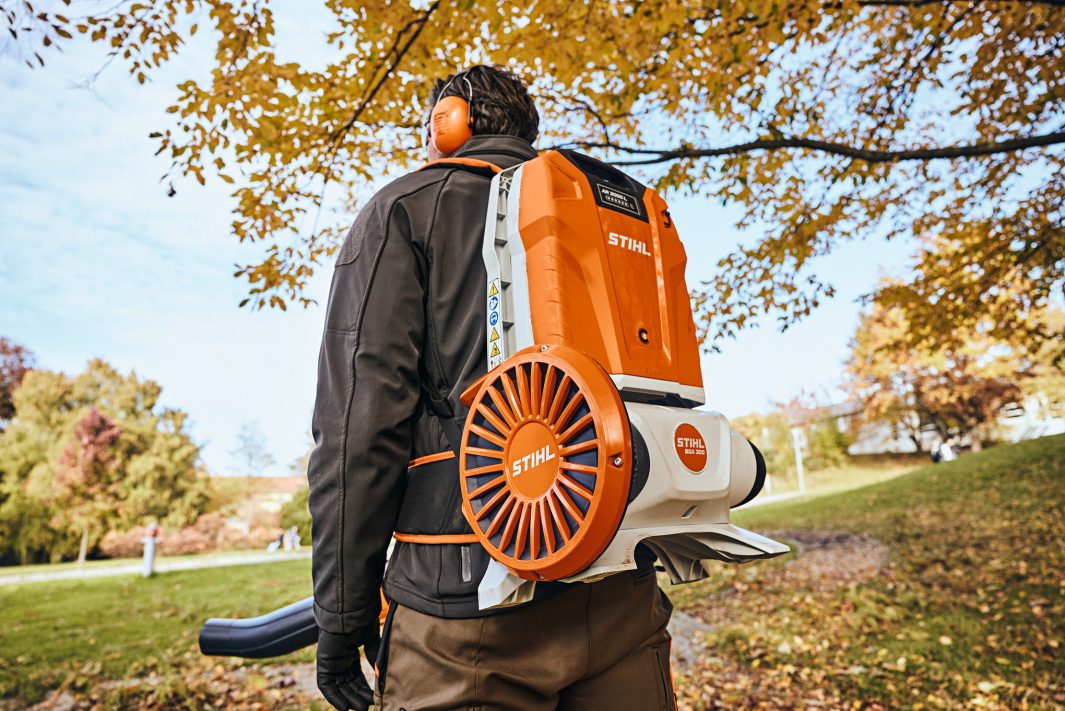 STIHL BGA 300 AKKUS FÚVÓGÉP AP (AKKU ÉS TÖLTŐ NÉLKÜL)