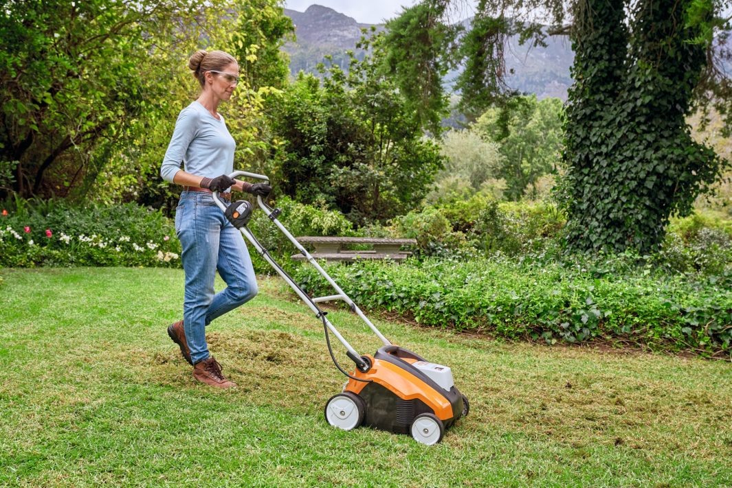 STIHL RLA 240 Gyepszellőztető (AK 30 akkuval és AL 101 töltővel)