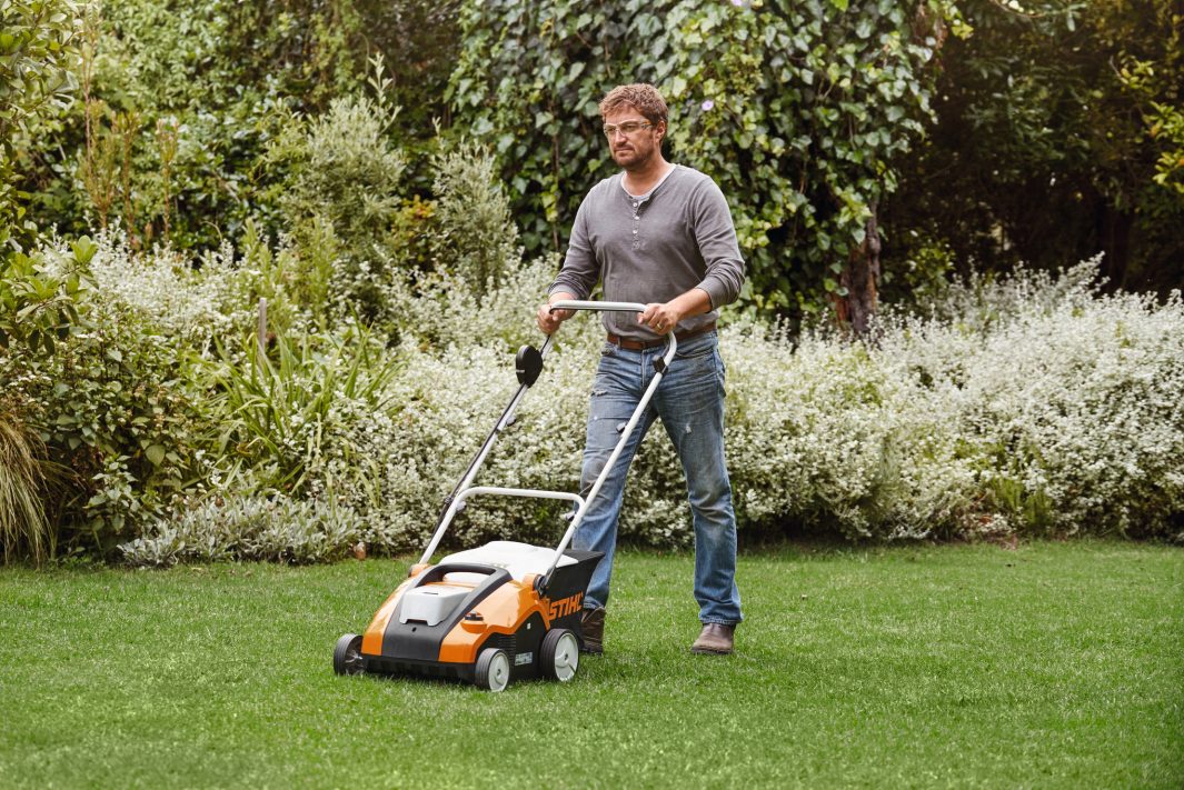 STIHL RLA 240 Gyepszellőztető (AK 30 akkuval és AL 101 töltővel)