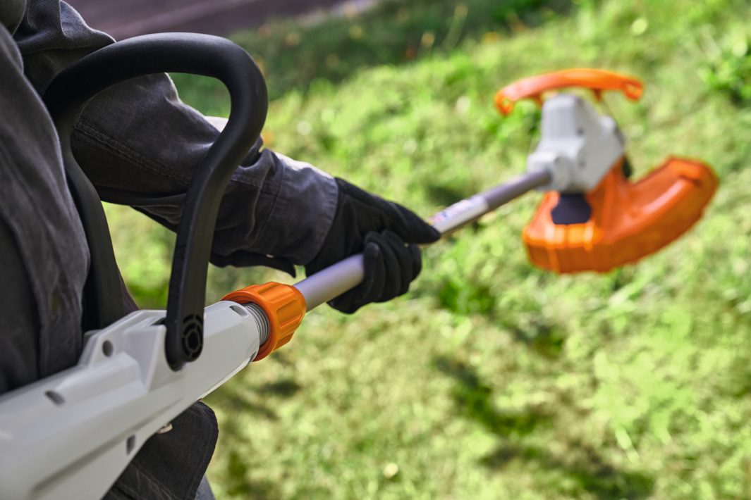 STIHL FSA 50 AKKUS SZEGÉLYNYÍRÓ (AKKU ÉS TÖLTŐ NÉLKÜL) AK SYSTEM