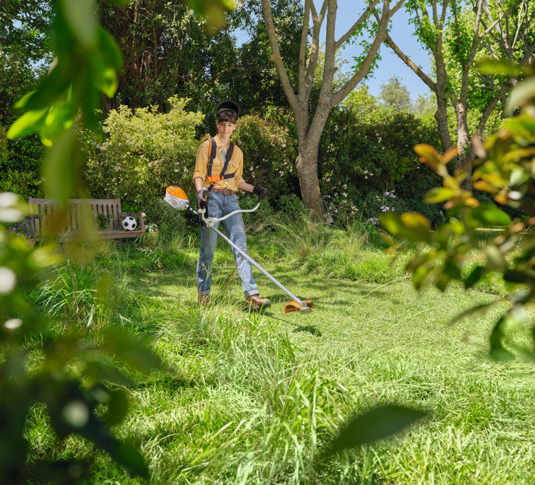 STIHL FSA 80 AKKUS FŰKASZA (AK 30 AKKUVAL ÉS AL 101 TÖLTŐVEL)
